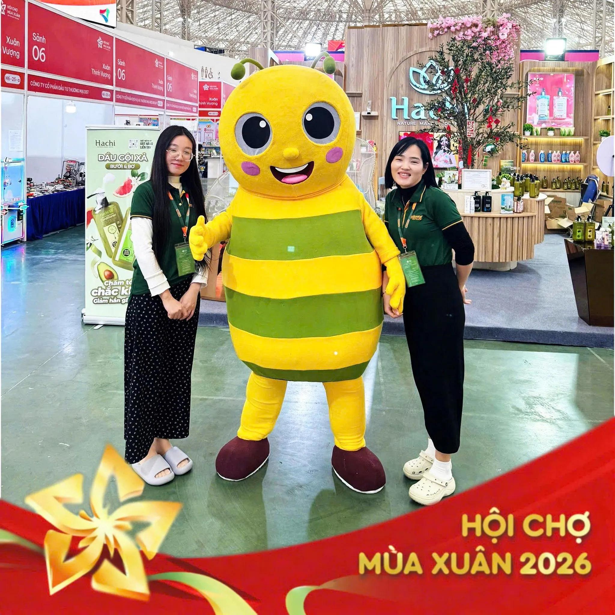 Mascot Ong Hachi - ảnh thực tế