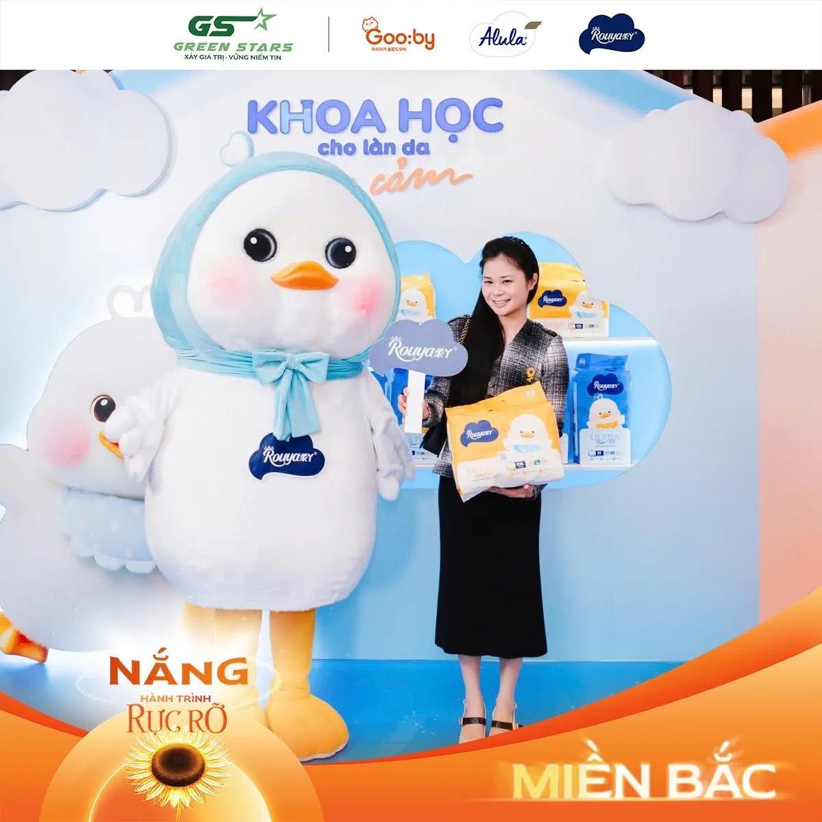 Mascot Vịt Trắng Rouya - ảnh thực tế