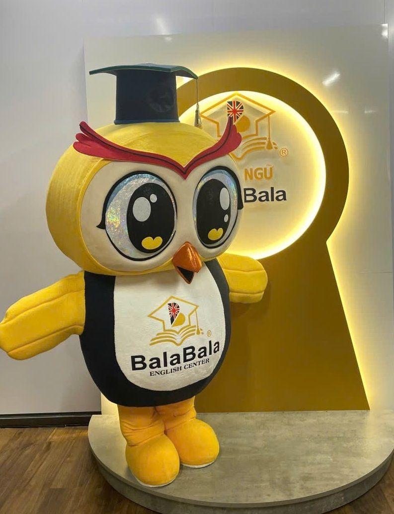 Mascot Cú Mèo - ảnh thực tế